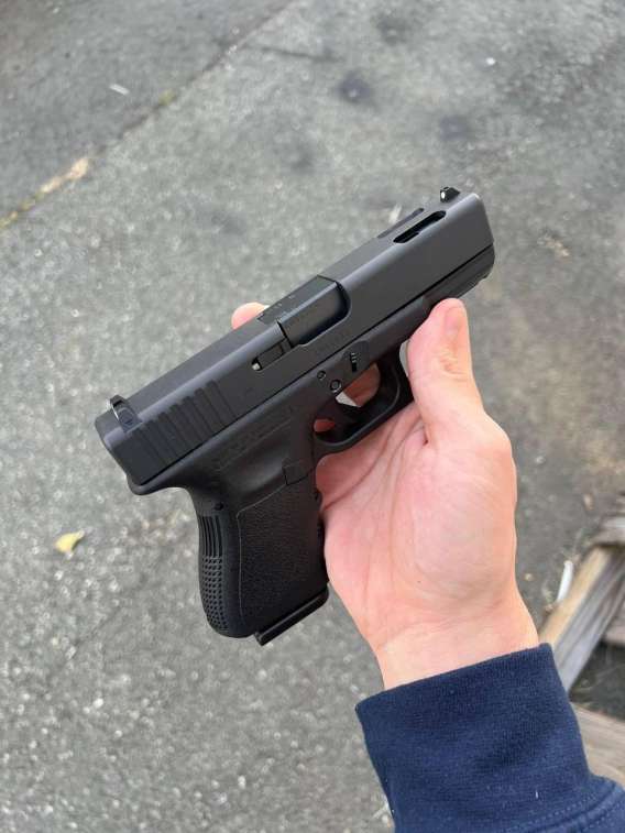 Glock 23c  Cal .40 - Image 4